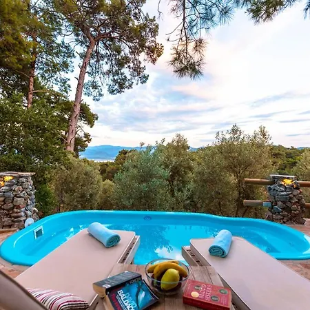 Sleeps 2 Pool Air Con Wifi Vila